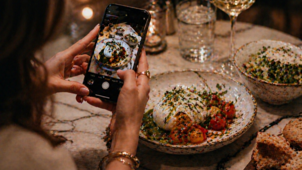 The Psychology of “Performative Eating” on Social Media